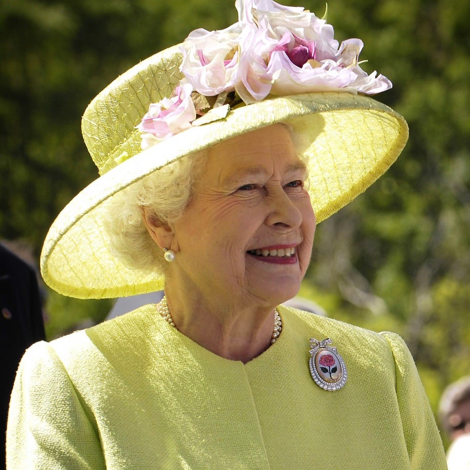 CACHE 4 Queen Elizabeth II (1)
